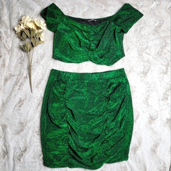 ✨️CL SheIn Green Sparkle Ruched Short Sleeve Top Fitted Skirt Set Size 1XL - Picture 1 of 10